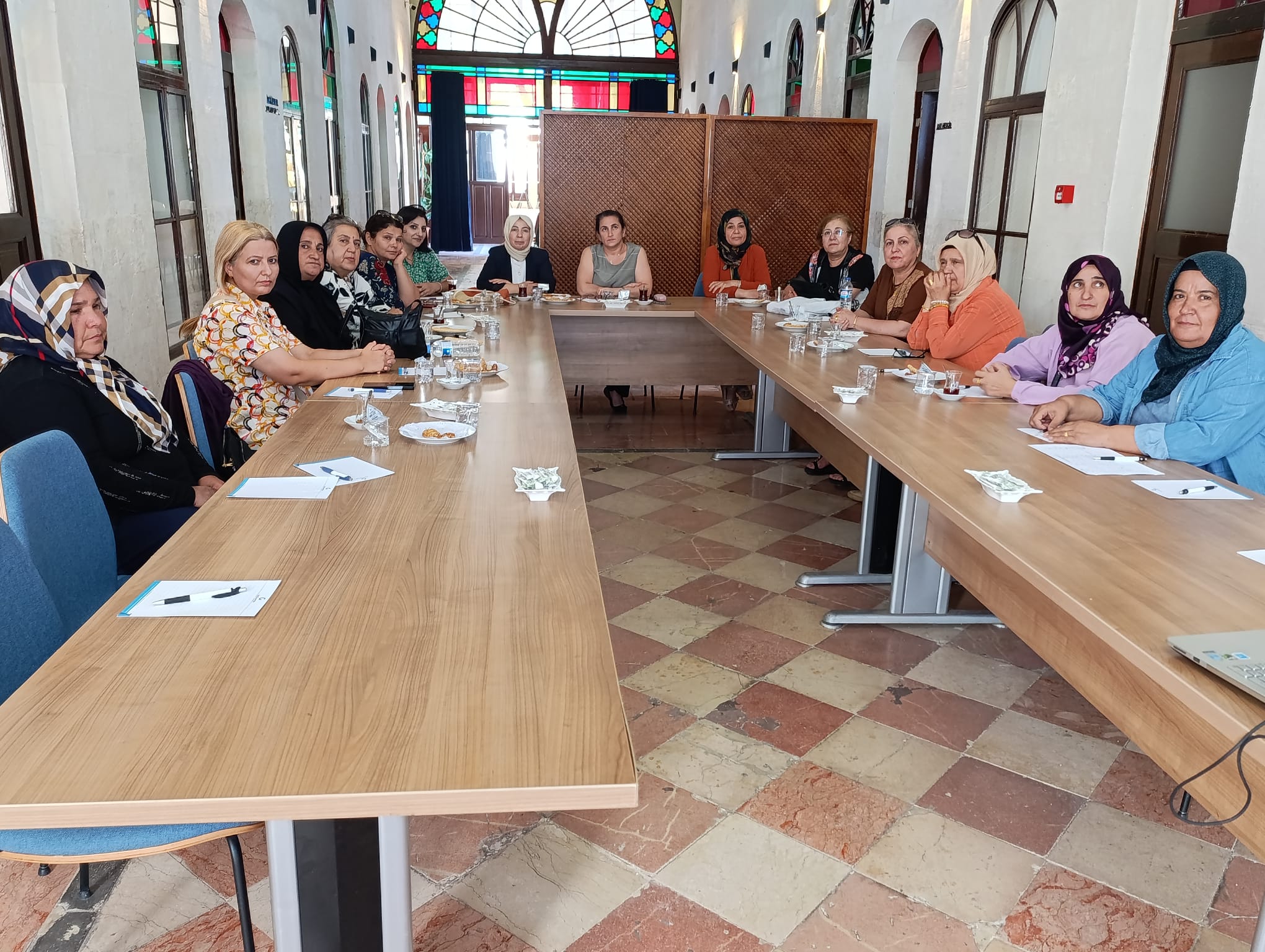 Gaziantep Kent Konseyi Kadın Meclisi ve Doğal Yaşam Pazarı üyeleri sosyal medya eğitimi 